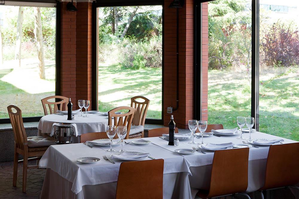 Apartamentos Th La Florida Madrid Restaurant foto