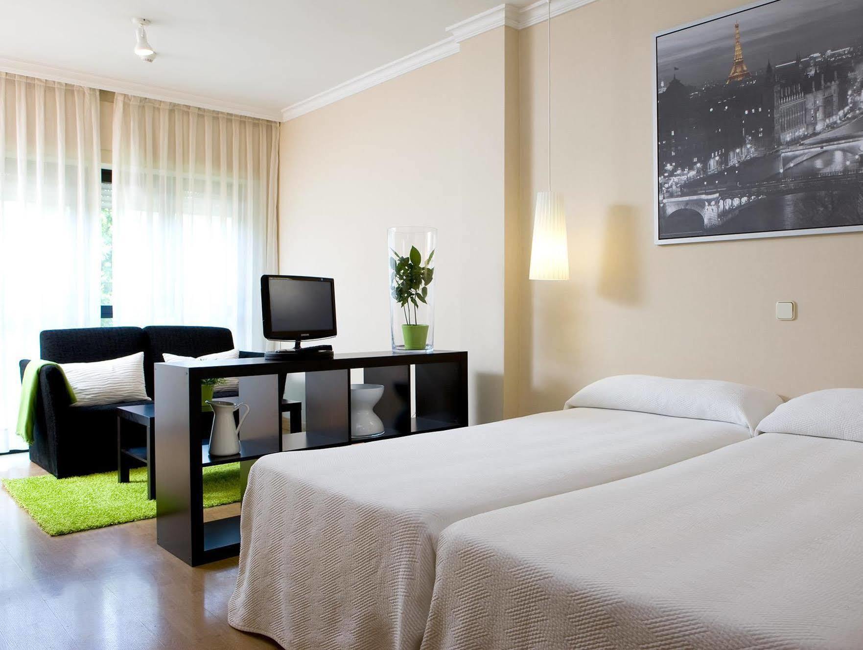 Apartamentos Th La Florida Madrid Exterior foto