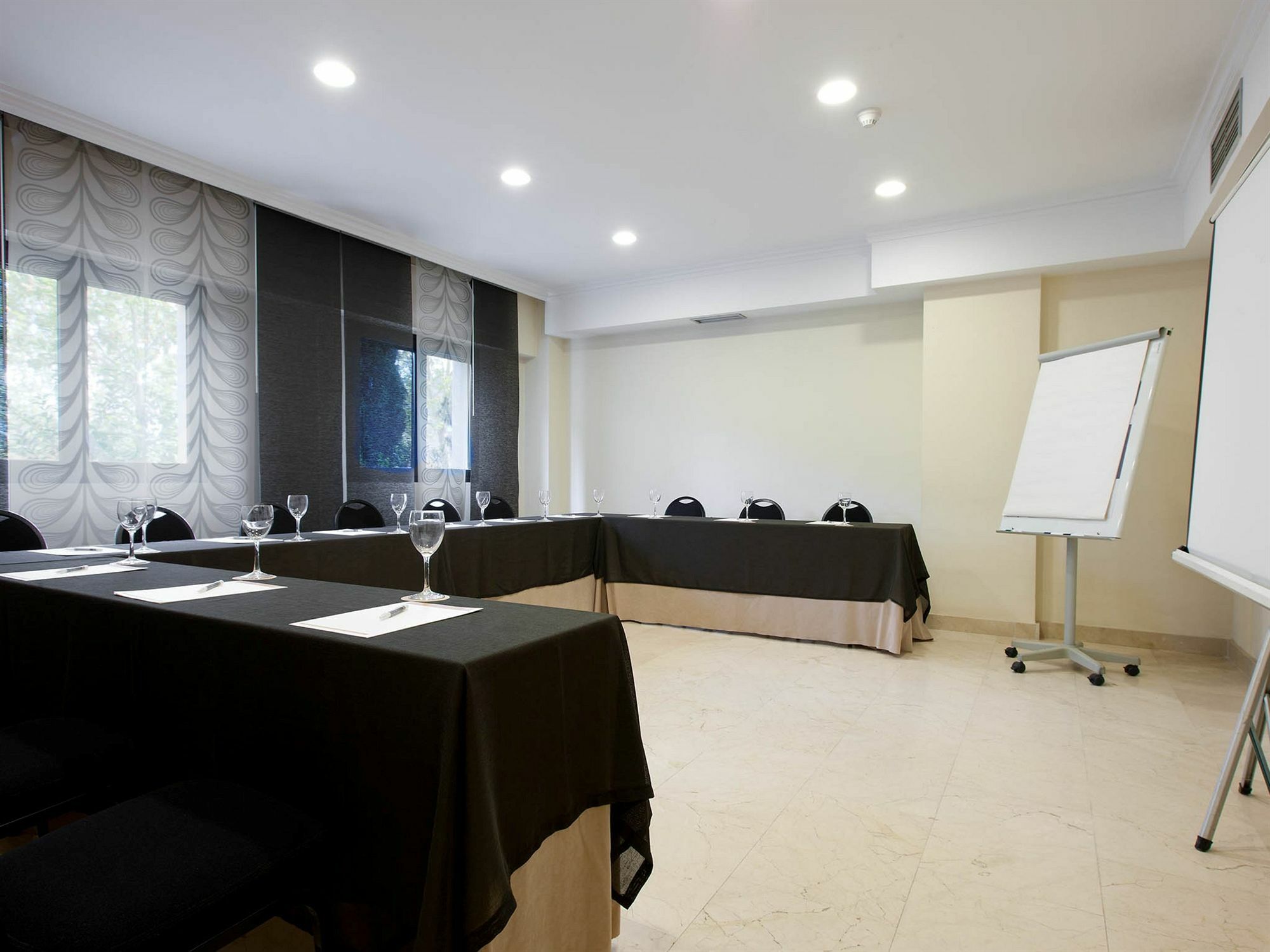 Apartamentos Th La Florida Madrid Exterior foto